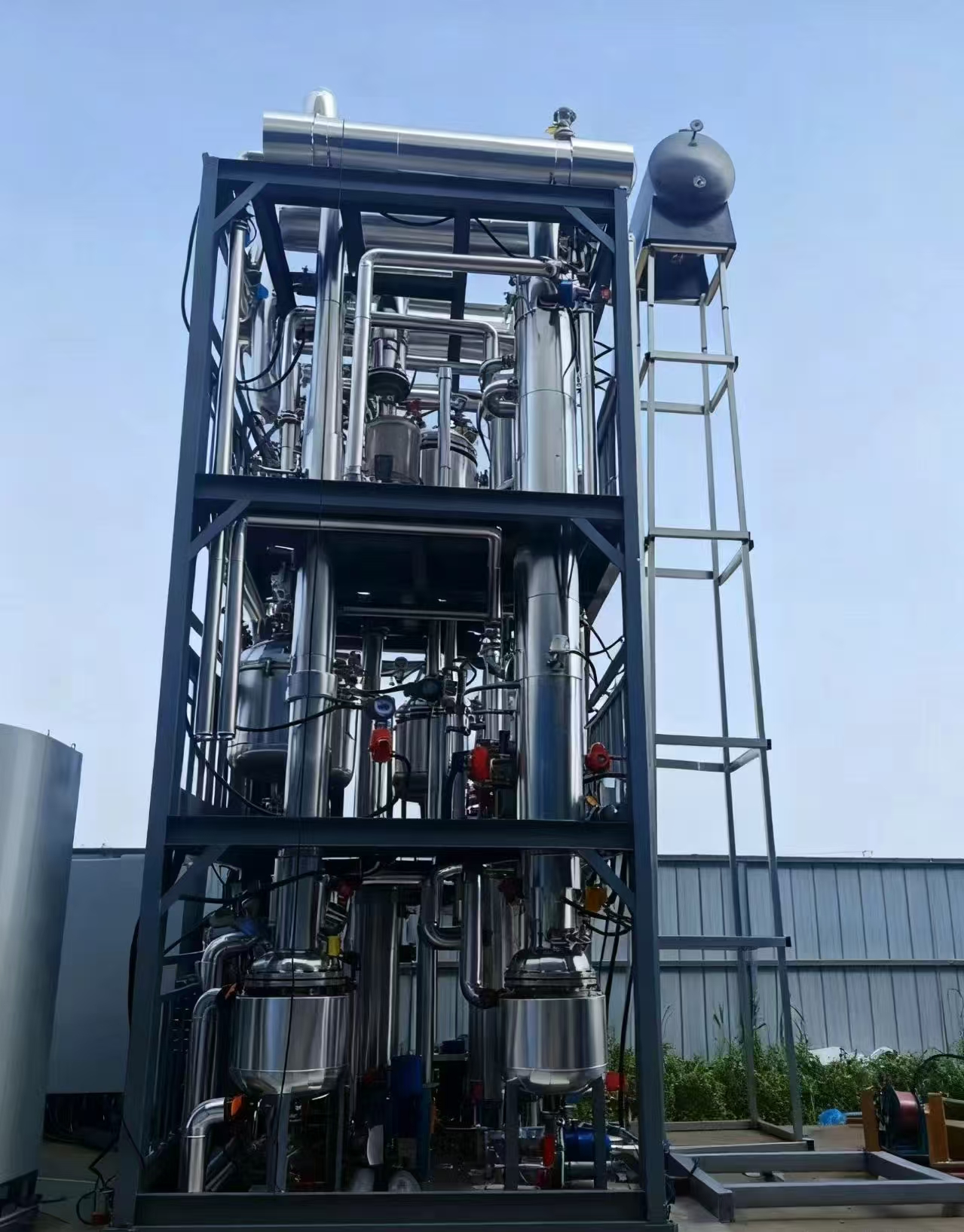 三塔连续精馏提纯咔唑装置